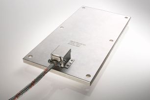 Ceramic insulated metal-clad surface heating element with mounting holes and connection box [4 / 8]